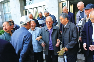 【不忘初心 牢記使命】穆青：這是一代共產黨人的形象