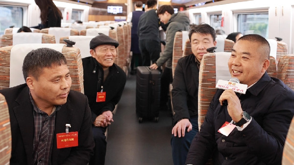 兩會(huì)“開(kāi)放麥”丨“鄉(xiāng)村圓桌會(huì)”聊聊新生活