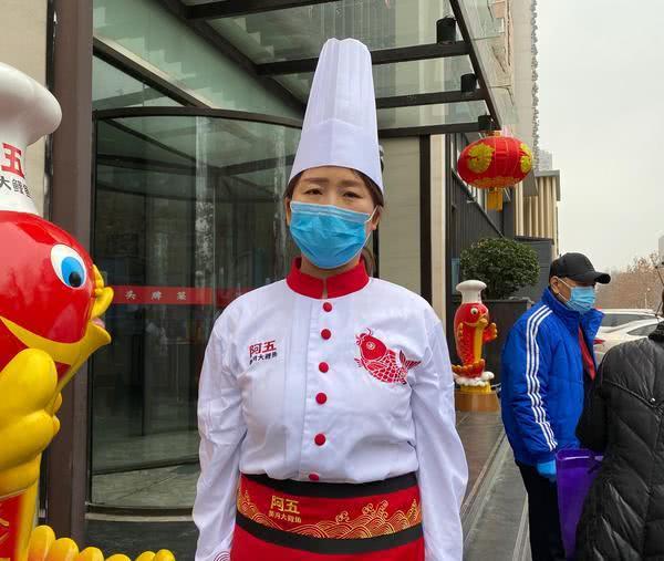 這支河南醫療支援隊有口福了!家鄉大廚為你們赴漢親制燴面、胡辣湯、水煎包